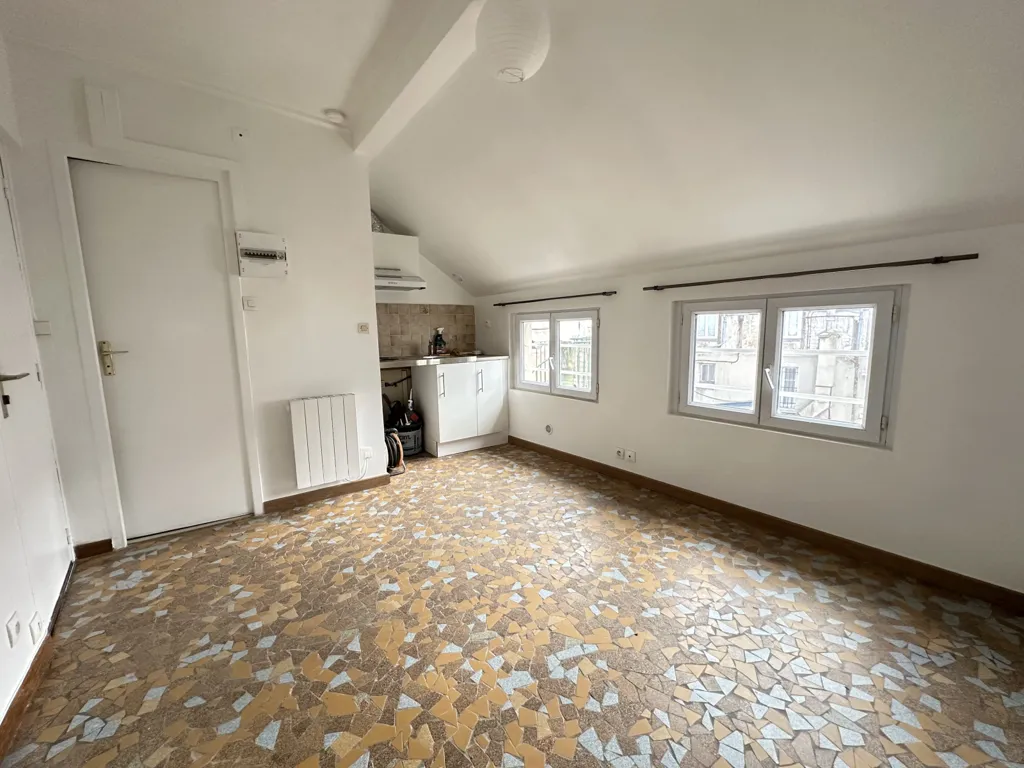 Rooms - Studio Near Corbeil Market