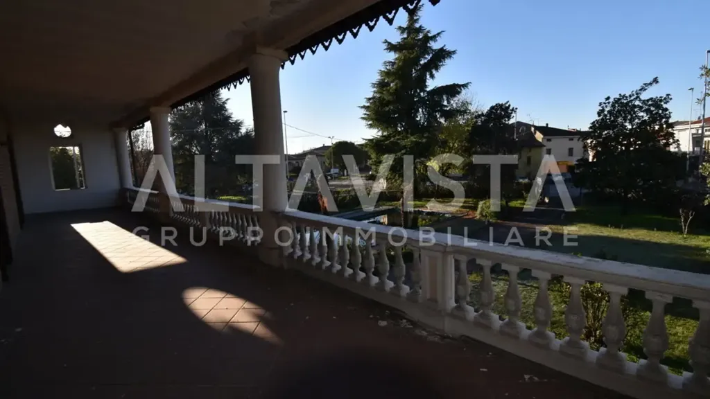 Terrass - Villa with Pool in Montichiari Centre