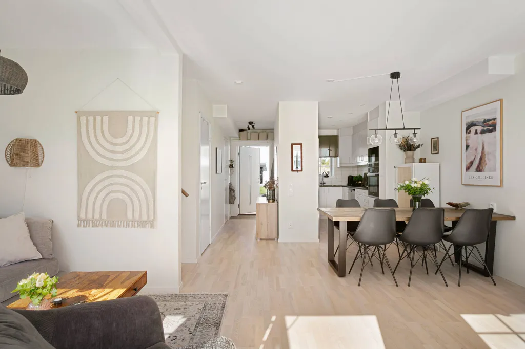 Dining Room - Modern Bungalow with Garden in Säljan
