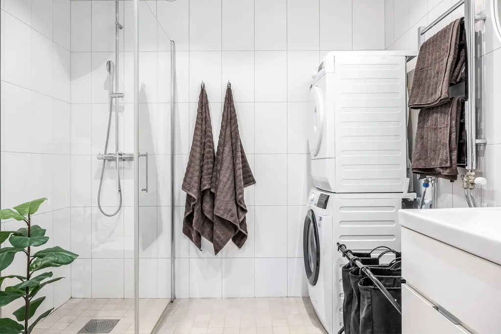 Salles de bain - Modern Flat with South-Facing Balcony in Norrköping