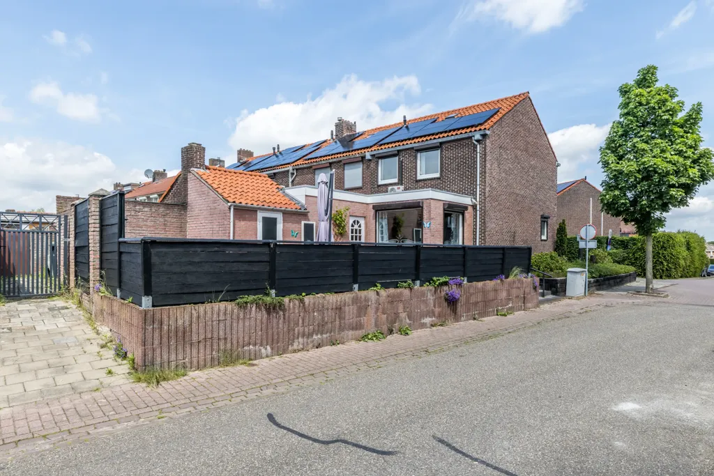 Välivaade - Corner House with Garden in Brunssum