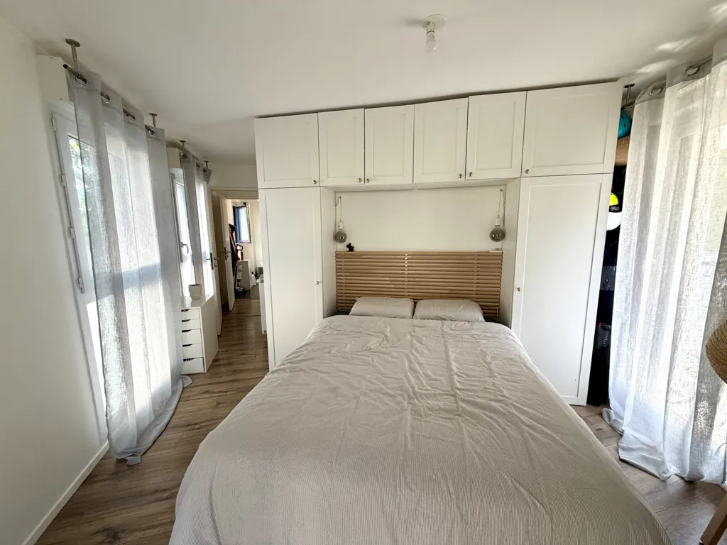 Chambres - Appartement avec Balcon et Parking à Romainville