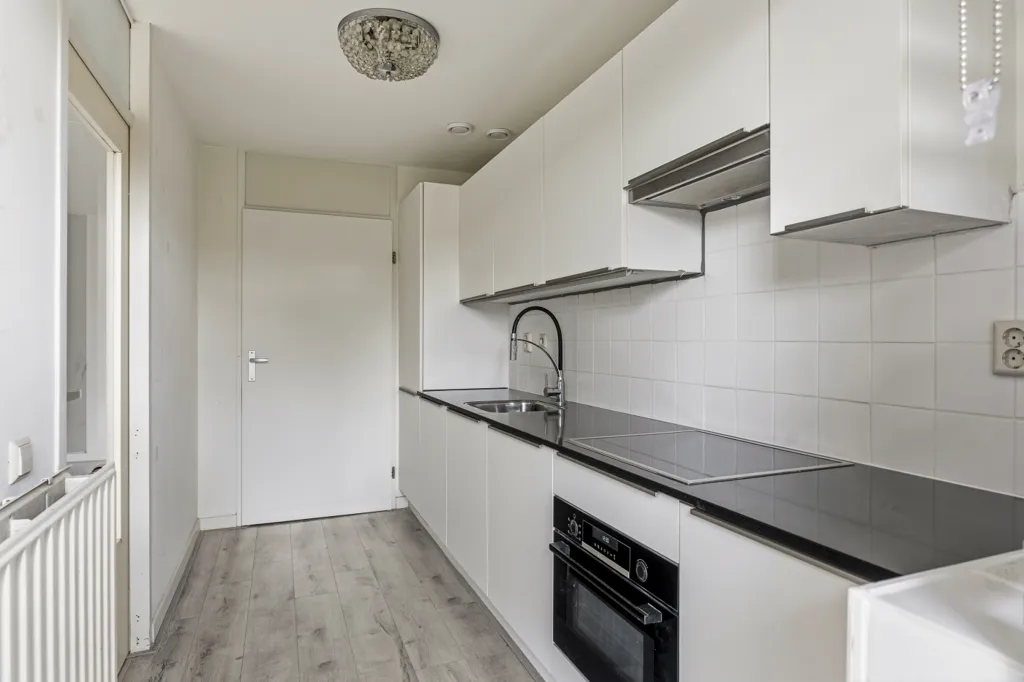 Cucina - Ground Floor Apartment with Garden in Oostzaan