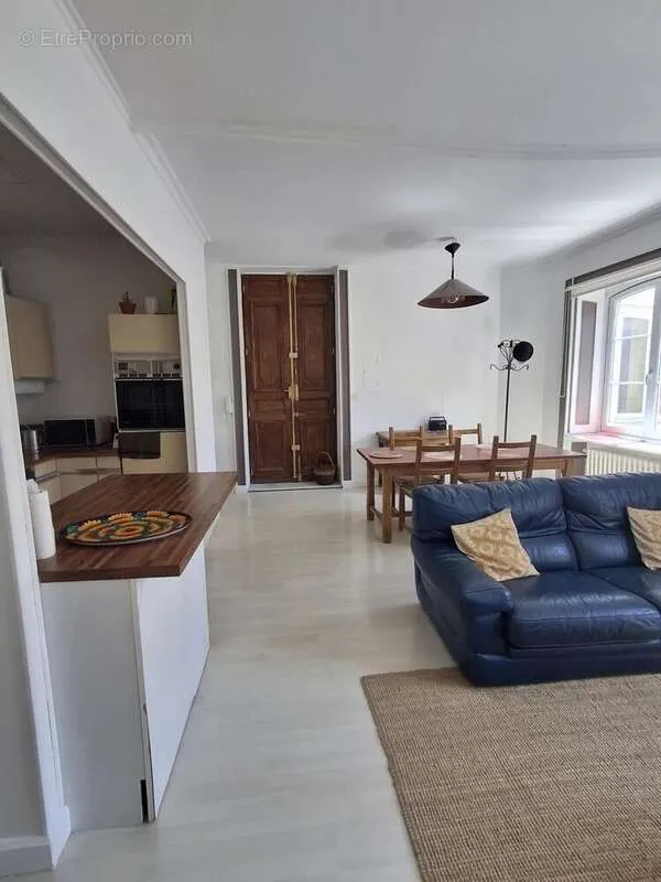Séjour - Appartement Lumineux avec Cour Intérieure au Centre Historique de Montpellier