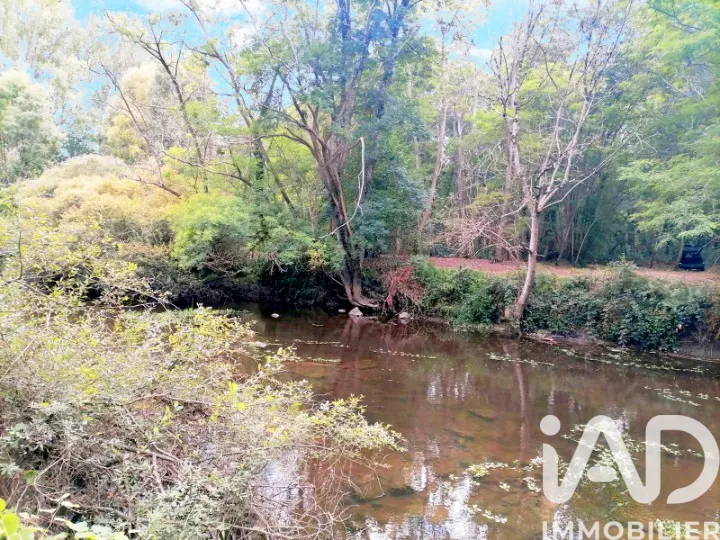Giardino - Loisirs Terrain with River View in Queaux