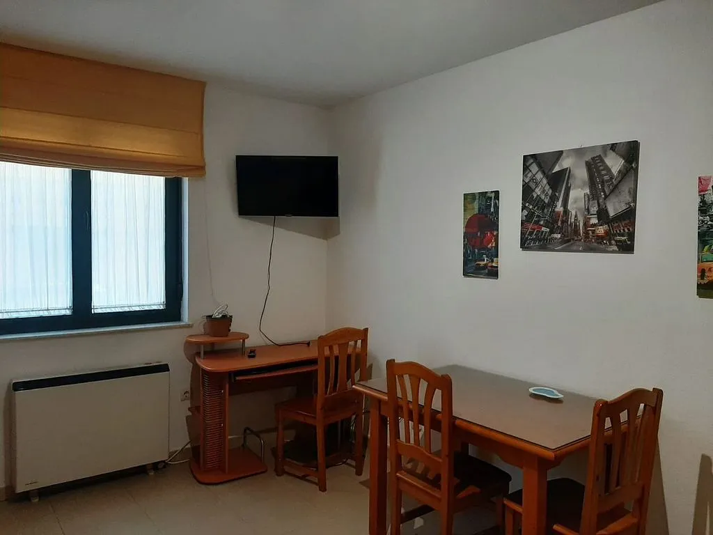 Söögituba - Studio with Furnishings near Campus in Hospitales