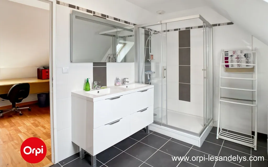 Salles de bain - Maison Récemment Construite avec Jardin à Vexin sur Epte