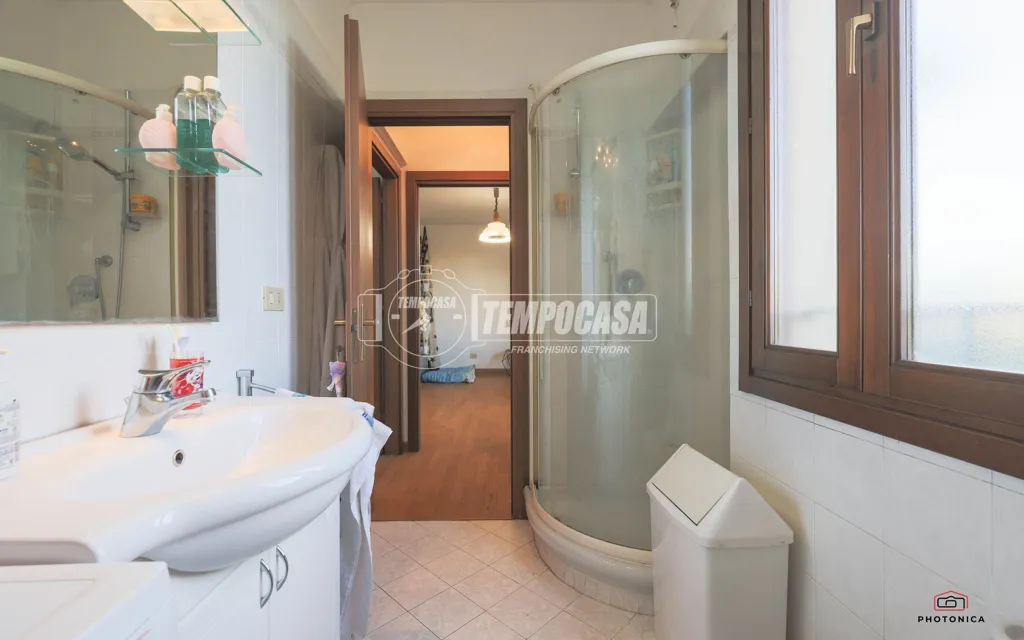 Salles de bain - Modernised Two-Bedroom Flat with Balcony in Bologna