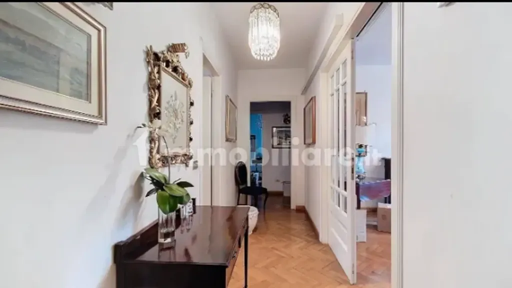Hallway - Spacious Apartment with Balcony in Pisa Centre