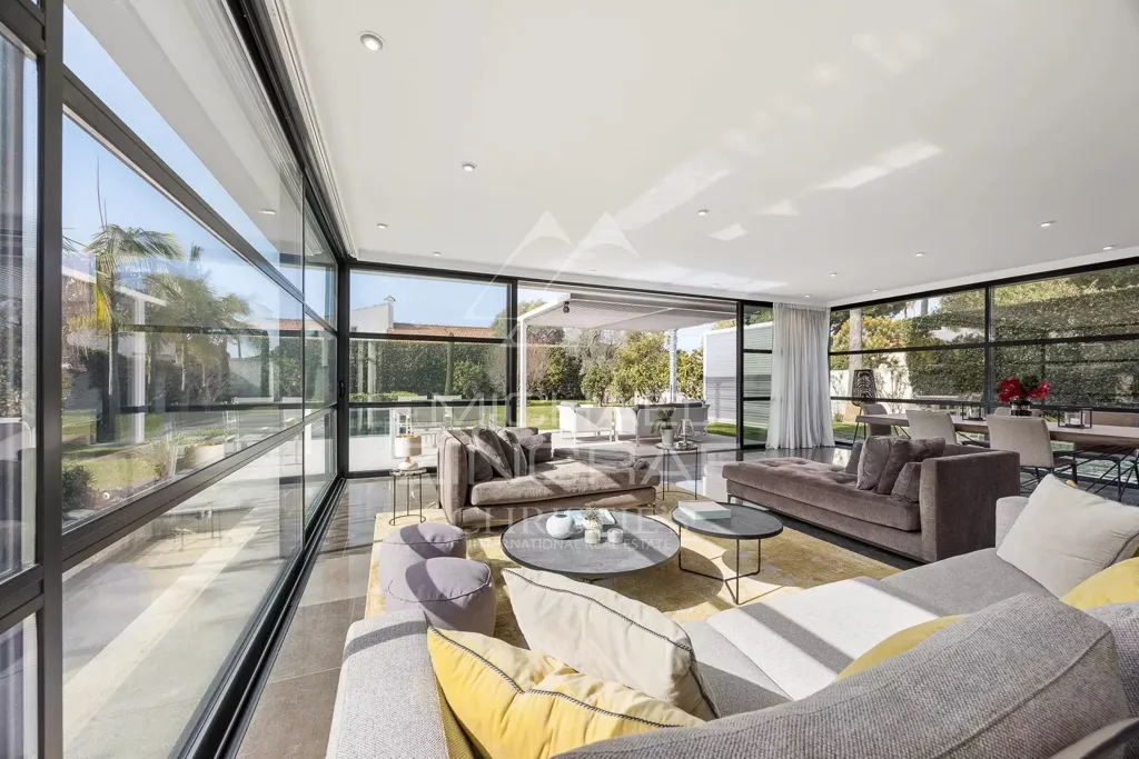 Séjour - Villa Contemporaine avec Piscine à Cap d'Antibes Ouest