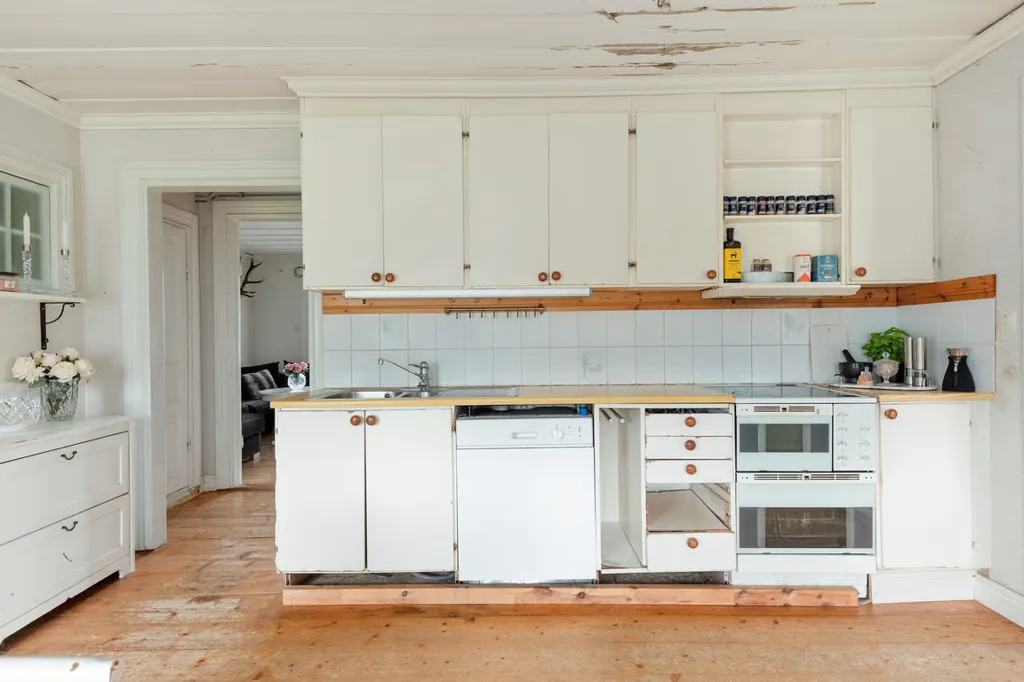 Cuisine - Well-Preserved Villa with Nature Access on Indalsvägen