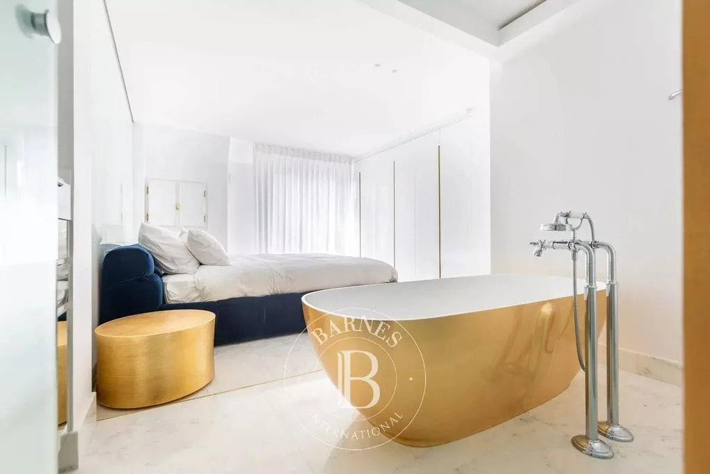 Bathrooms - Luxury Duplex with East-West View in Paris 7th