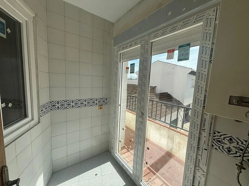 Balcony - 3-Bedroom Flat with Balcony in Belicena