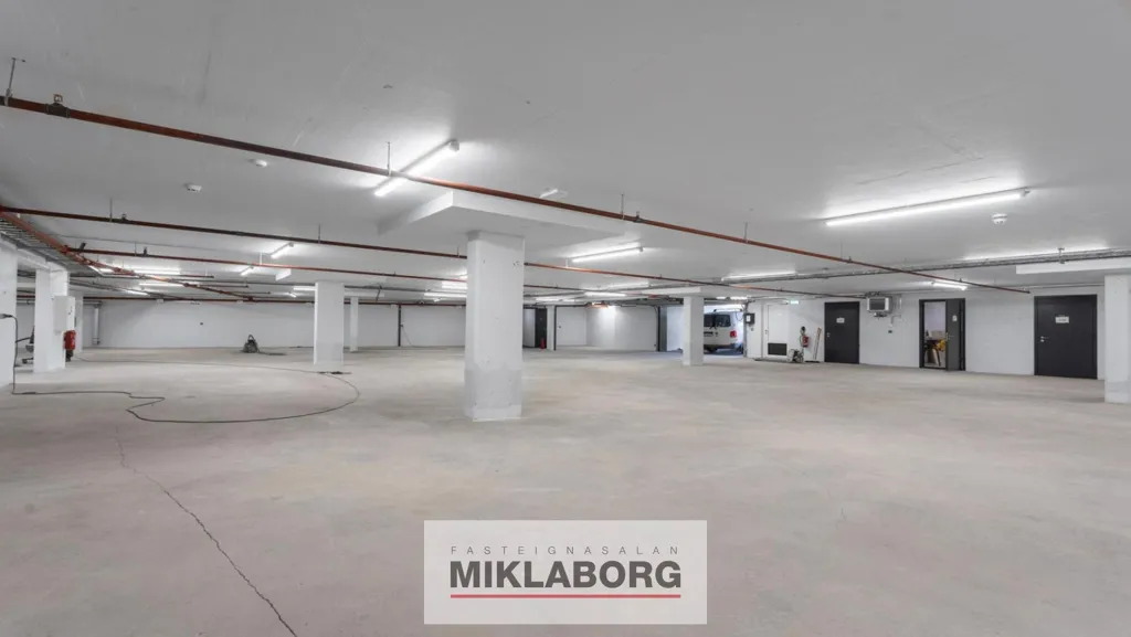 Pièces - Five-Storey Apartment with Balcony in Hafnarfjörður