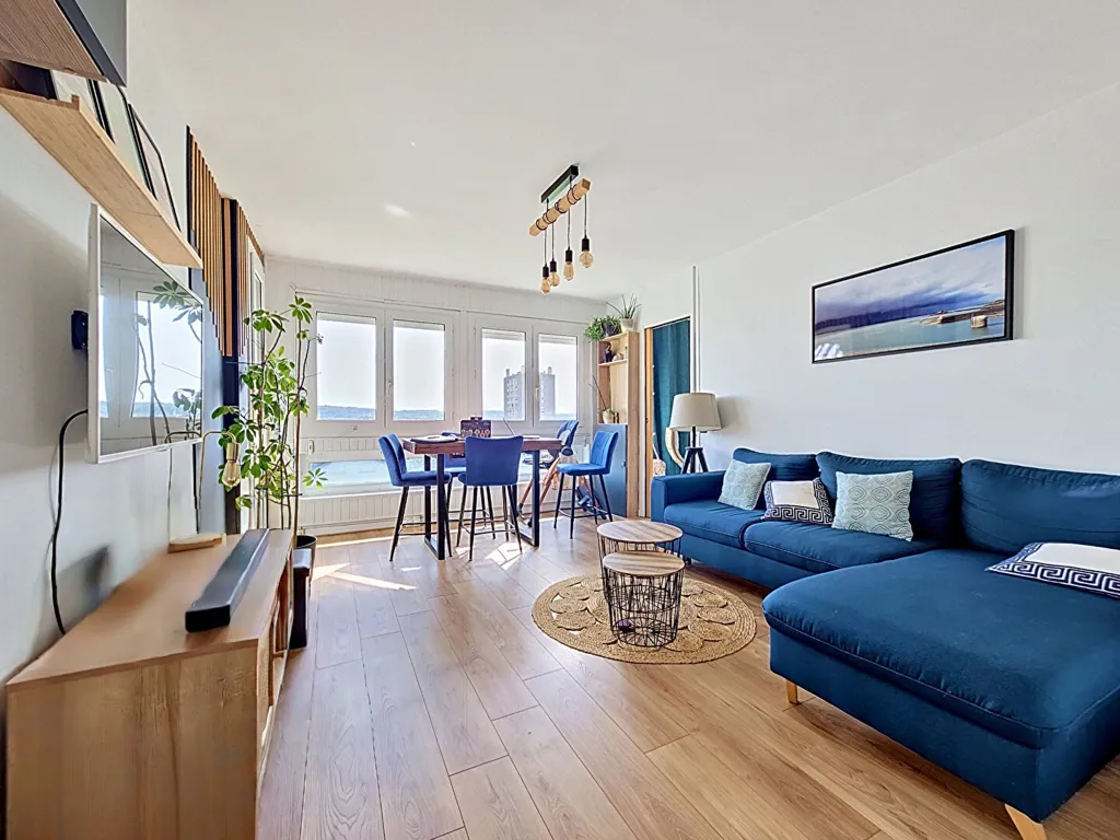 Séjour - Appartement Rénové avec Balcon à Rueil Malmaison