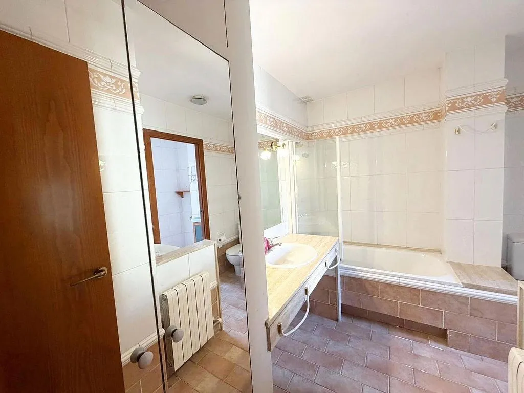 Vannitoad - Triplex with Large Terrace in Horta-Guinardó