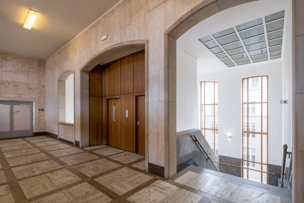 hallway_entrance