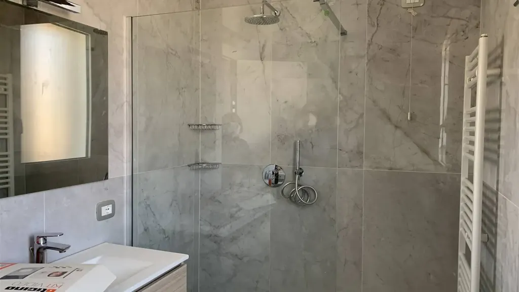 Vannitoad - Newly Built Apartment with Terrace in Sarzana