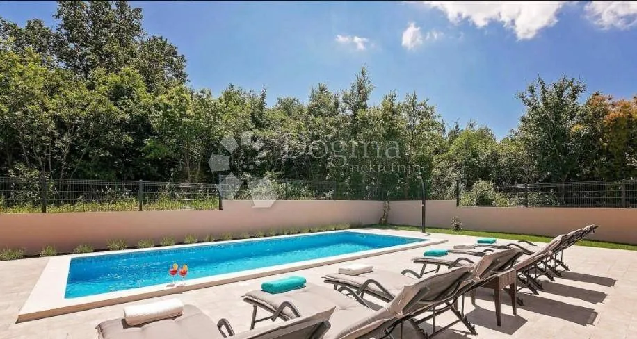 Piscina - Modern Villa with Pool near Labin