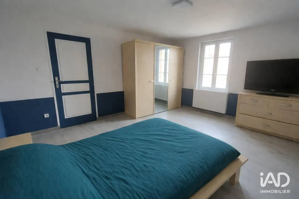 Magamistoad - Renovated House with Land in Pleure