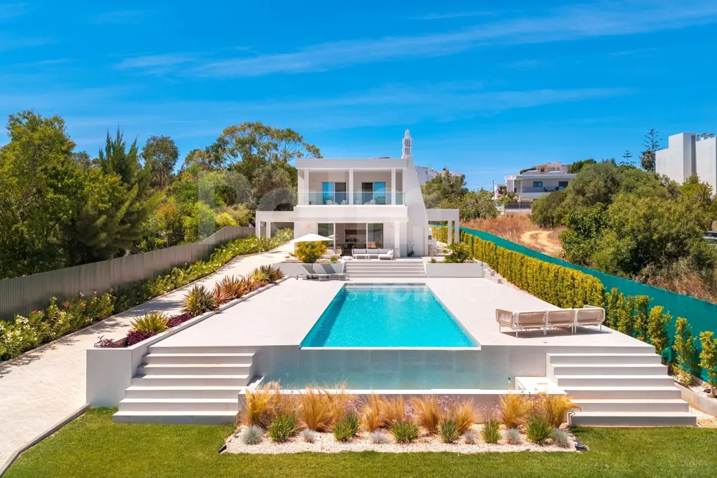 Bassein - Luxury Villa with Heated Pool in Central Alvor