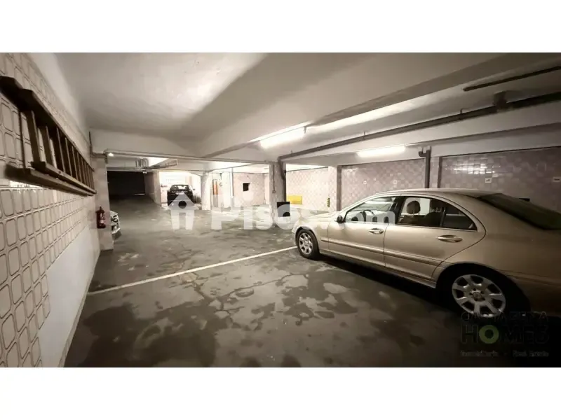 Garage - Classic Flat with Balcony in Cartagena