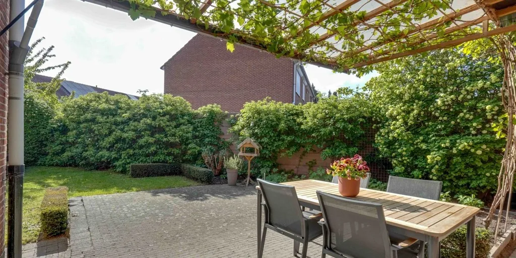 Terrasse - Maison à Demi-Étage avec Jardin à Hasselt