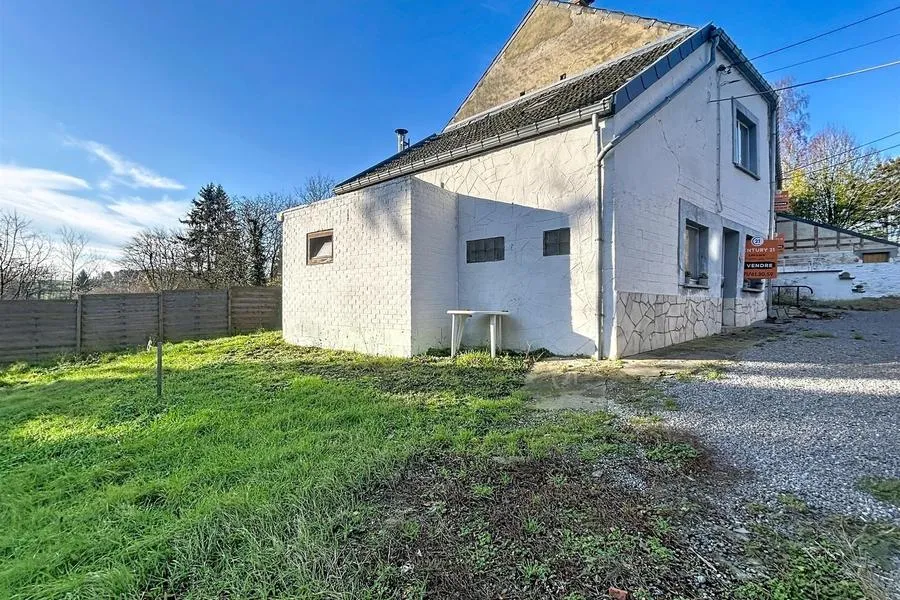 Välivaade - Three-Faced House with Building Plot in Biesme-sous-Thuin