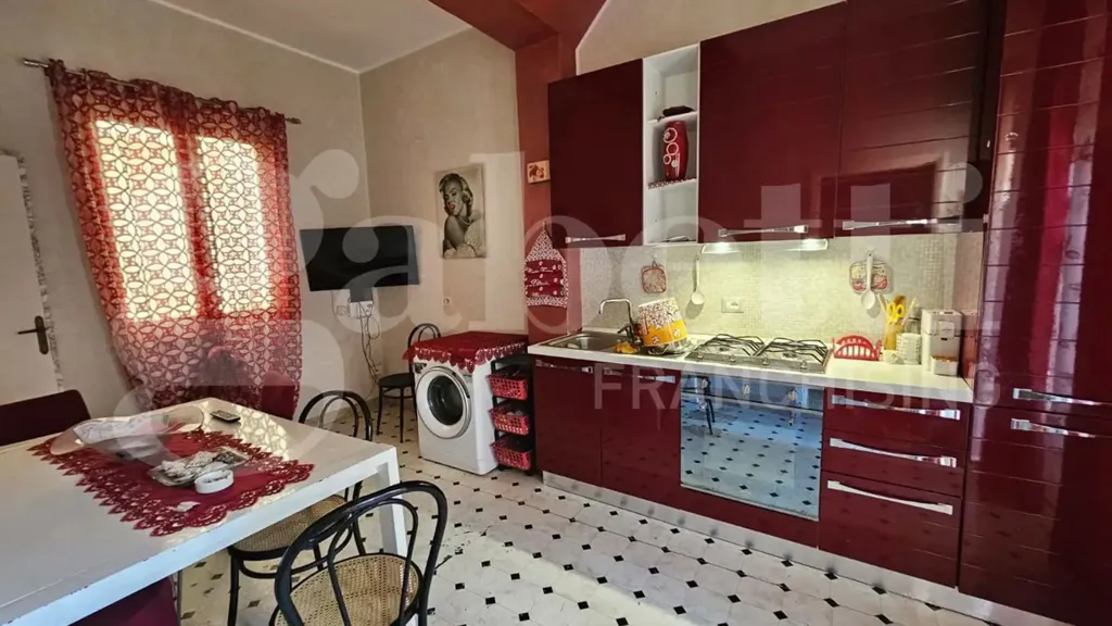 Köök - Three-Bedroom Apartment with Balcony in Messina