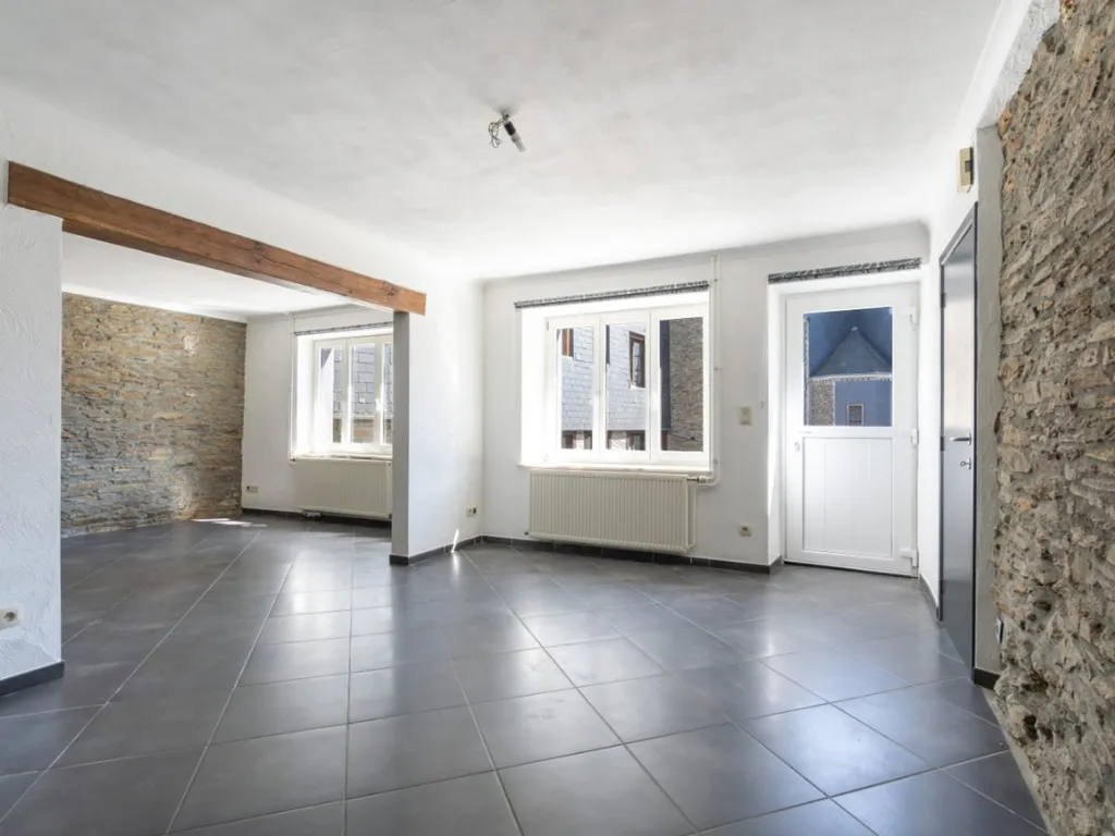 Séjour - Maison Rénovée avec Terrasse au Centre de Corbion