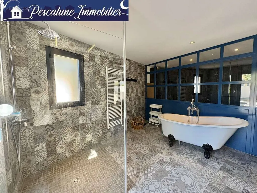 Salles de bain - Villa Contemporaine avec Piscine à Baillargues