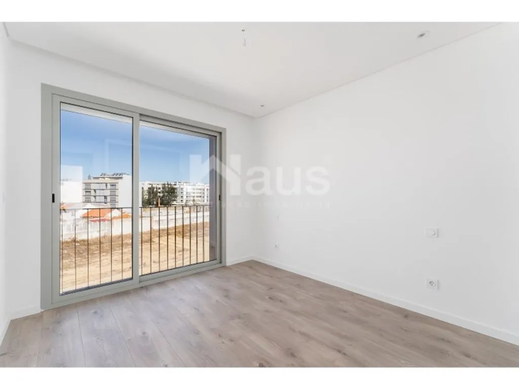 Rooms - New T3+1 Flat with Parking in Montijo
