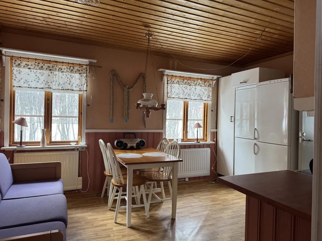 Söögituba - Cottage with Guesthouse on Hindersön