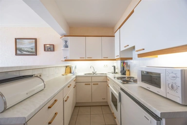 Kitchen - Apartment with Sea View on Zeedijk