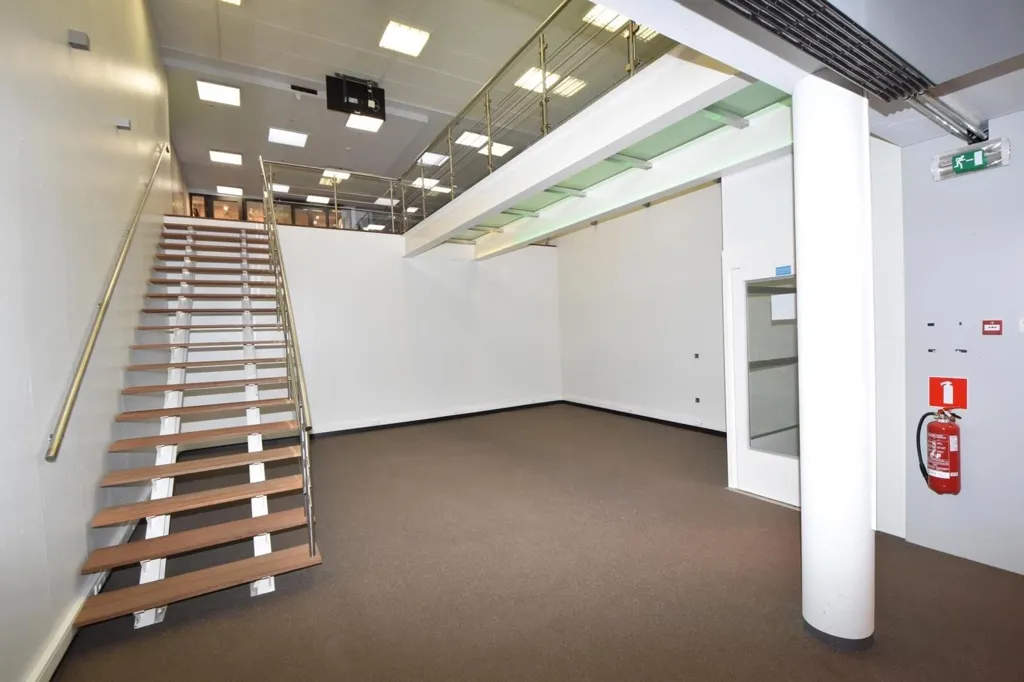 Pièces - Stockage Commercial avec Materiaillift à Kasterlee