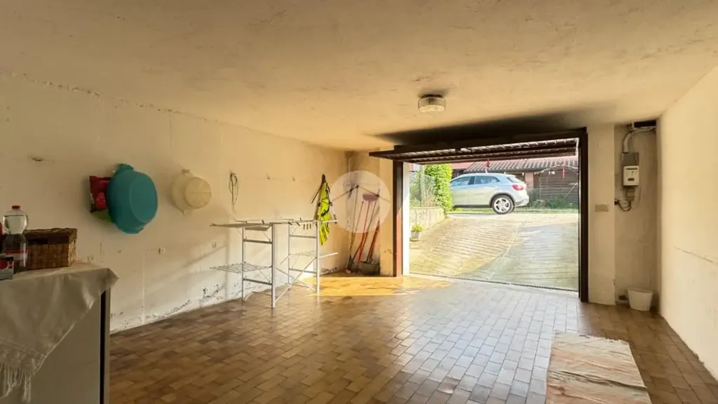 Garage - Terraced Villa with Garden in Marcaria