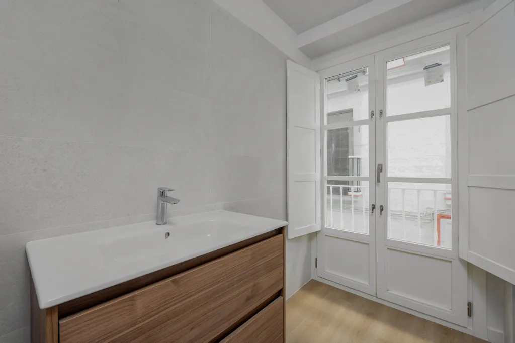 Salles de bain - Modern Flat with Historic Setting in Cádiz