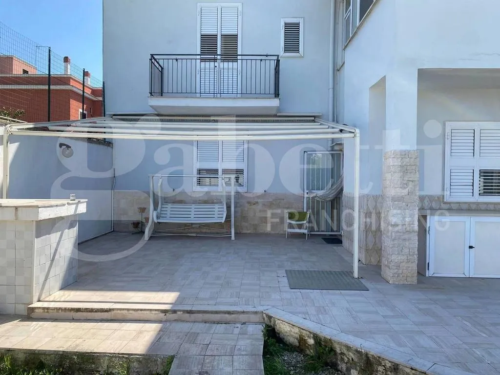 Terrace - Versatile Villa with Garden in Trani