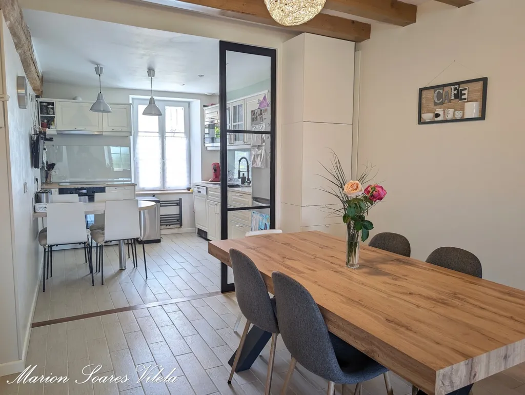 Sala da pranzo - Rustic Stone House with Large Garage in Chaumes-en-Brie