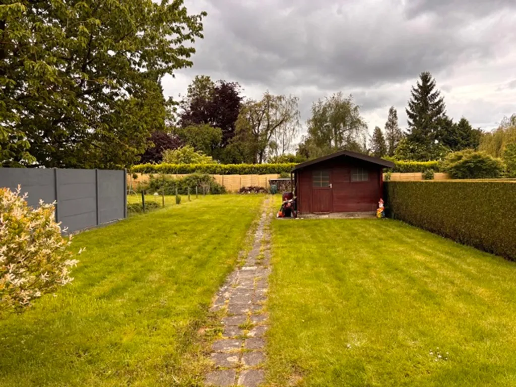 Jardin - Maison à Rafraîchir avec Grand Garage à Hognoul