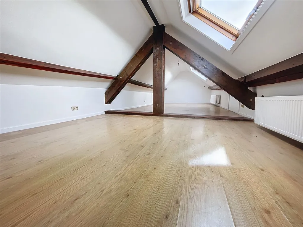 Pièces - Immeuble Mixte avec Commerces à Uccle