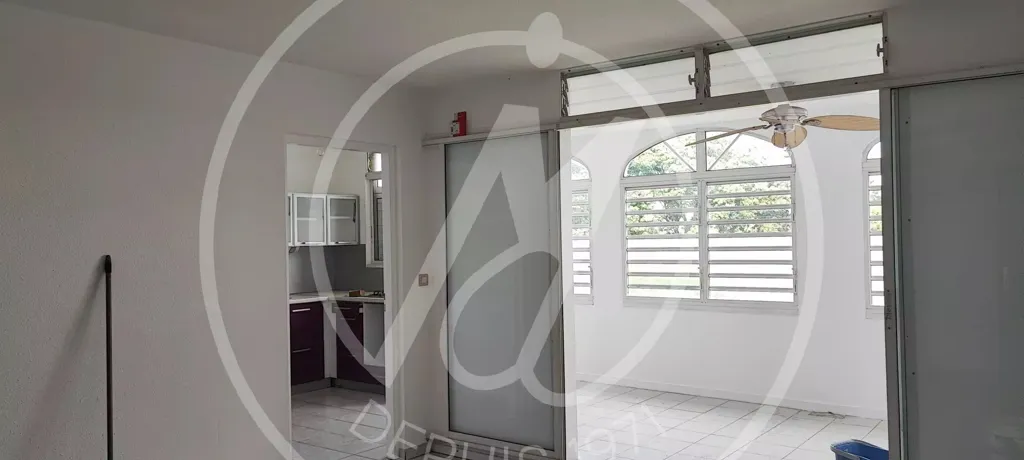 Esik - Bright T3 Flat with Sea View in Baie-Mahault