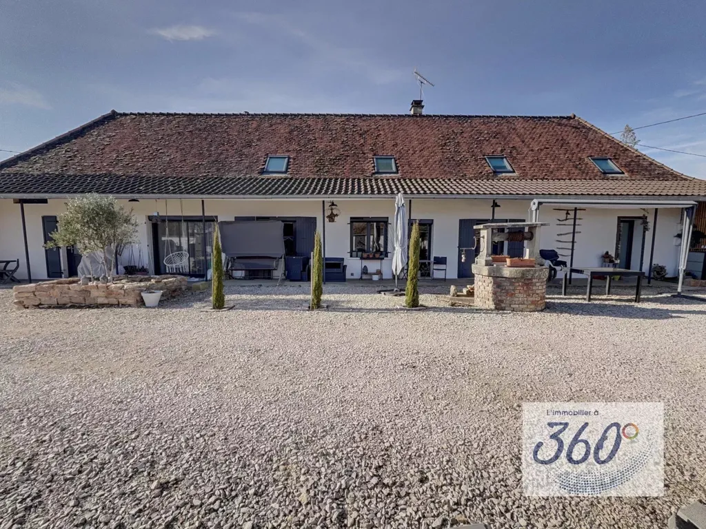 Välivaade - Renovated Farmhouse with Pool in Louhans