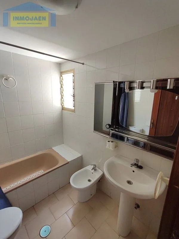 Student Flat with Pool on Avda de Madrid