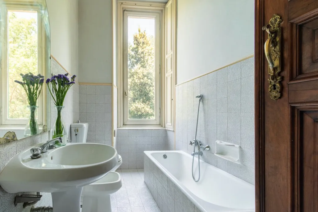 Salles de bain - Noble Apartment with Private Chapel in Genoa