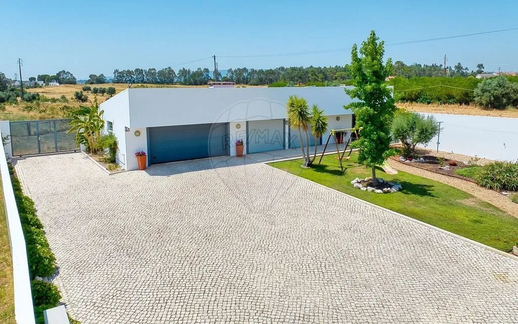 Õhuvaade - Luxury Villa with Extensive Land in Torres Novas