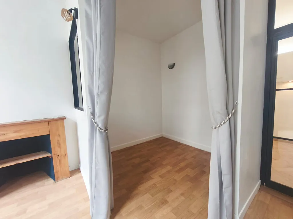 Rooms - Renovated 1-Bed Flat in Lille Centre