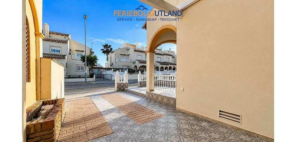 Terrasse - Terraced Semi-Detached with Pool in Cabo Roig