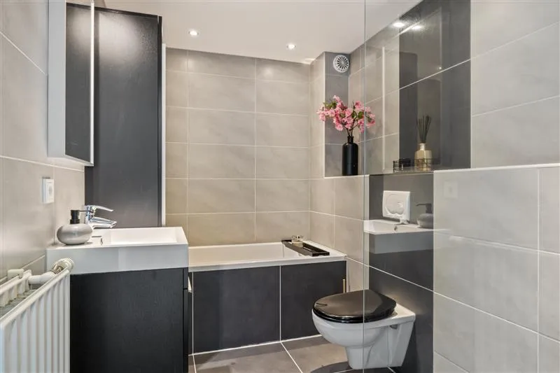 Salles de bain - Modern T3 with Garden in Dalem Zuid