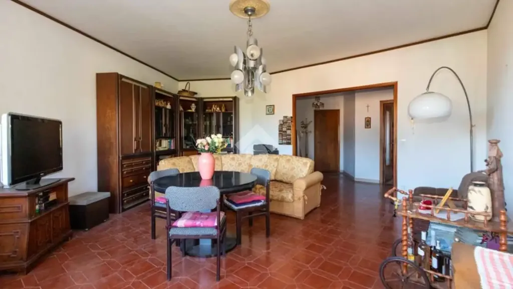 Sala da pranzo - Spacious Apartment with Balcony in Rosta